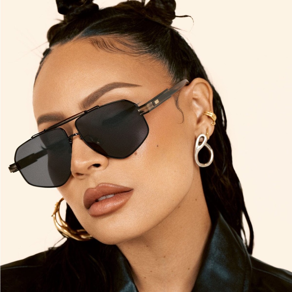 DEZI 6FT - Oversized Aviator Sunglasses in black / espresso bean - Picture 4 of 5